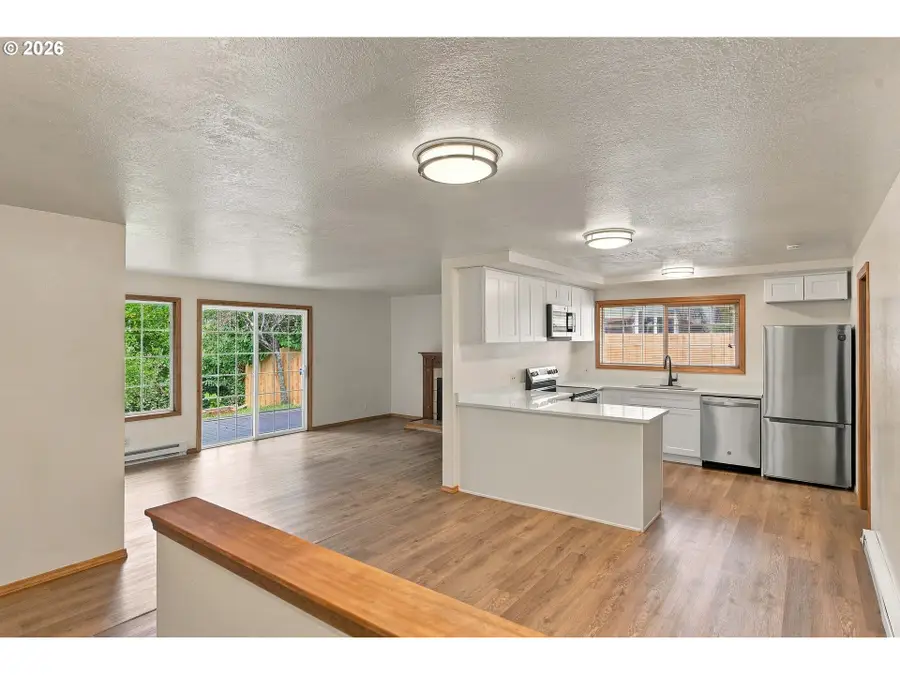 3650 Edgewood Dr, North Bend, OR 97459 - #2