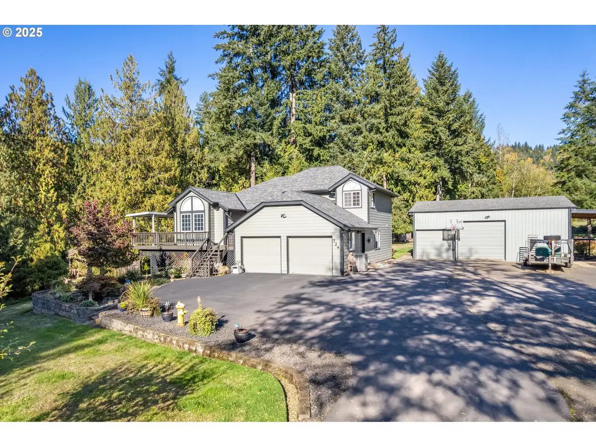 724 Ostrander Rd, Kelso, WA 98626 - Image #1
