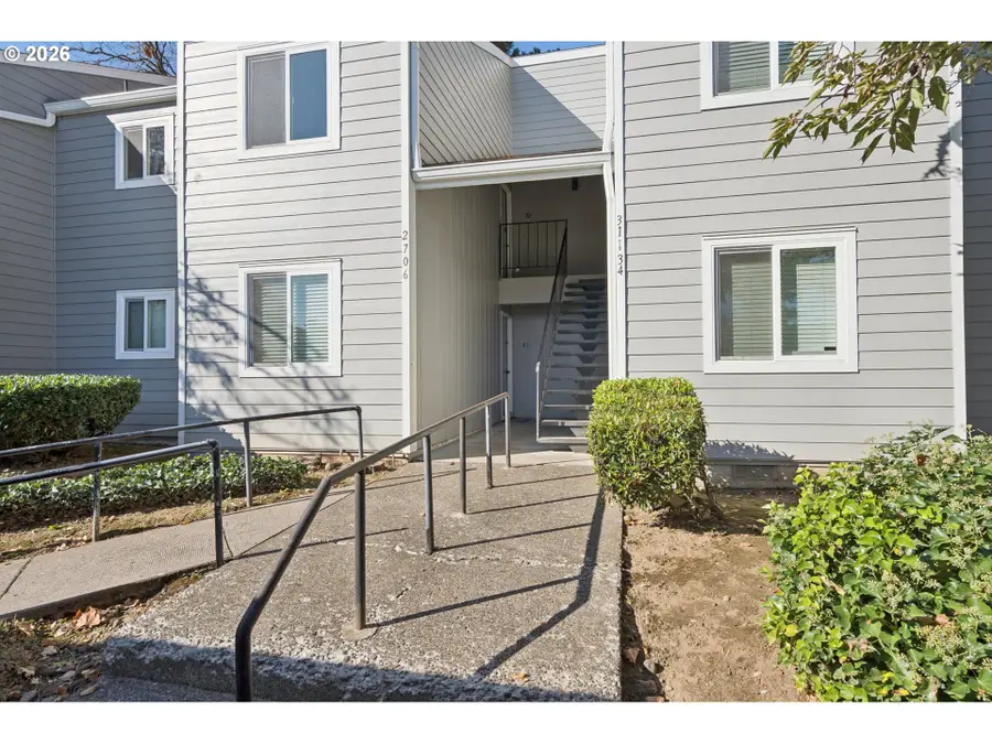 2706 SE 138th Ave, Portland, OR 97236 - #3