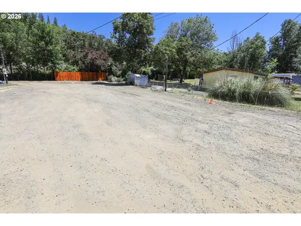 3817 Hooker Rd, Roseburg, OR 97470