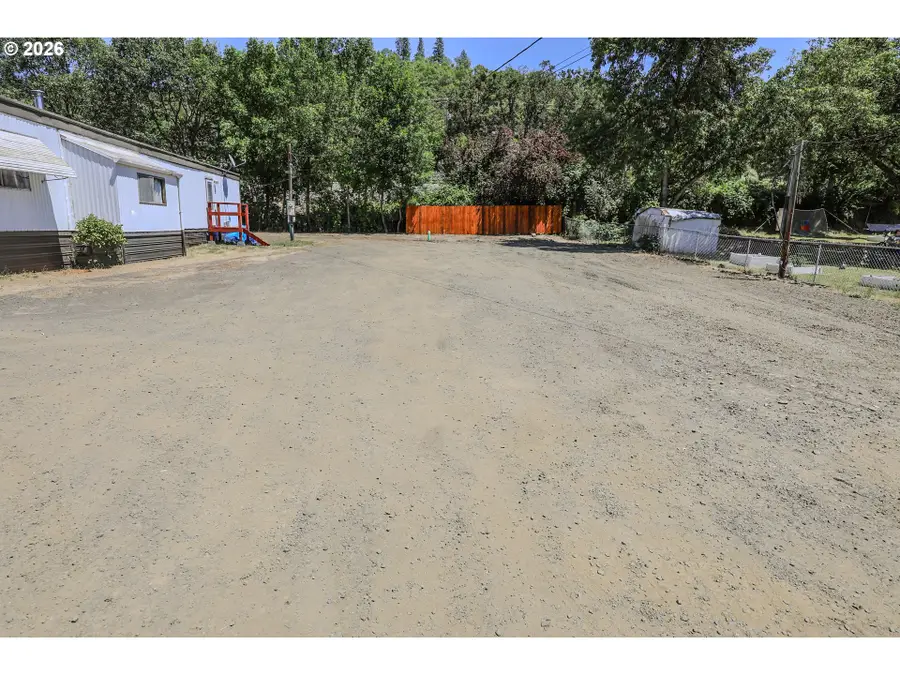 3817 Hooker Rd, Roseburg, OR 97470 - #2