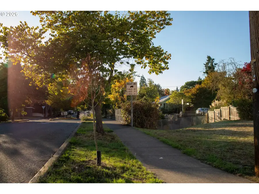 W 15th Olive Alley, Eugene, OR 97401 - #2