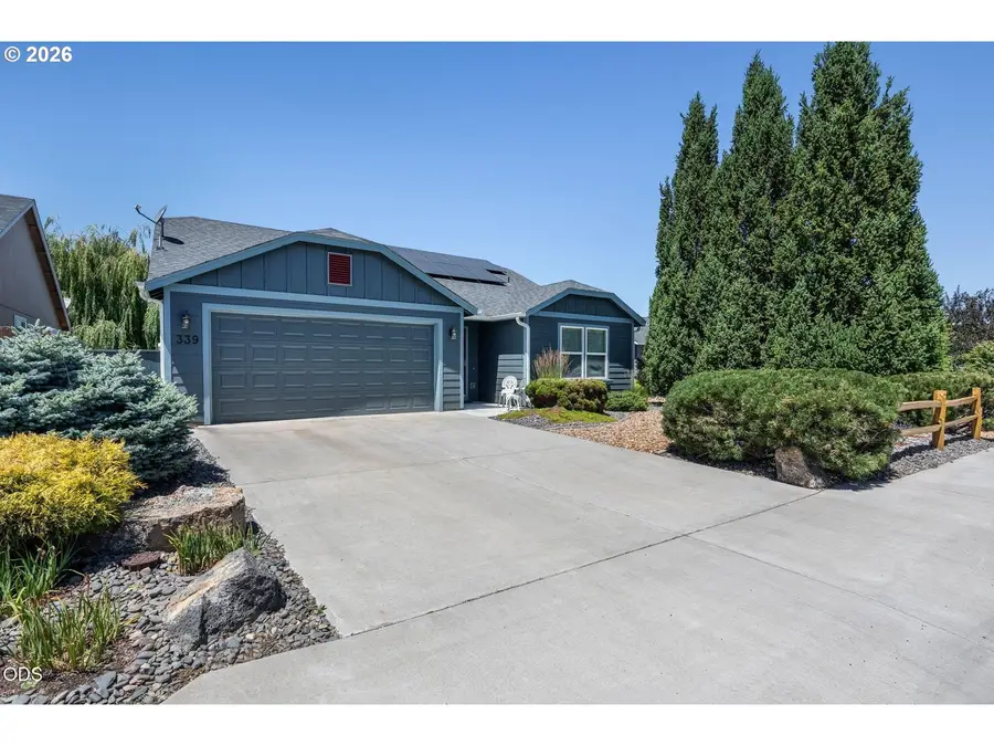339 SW 33rd Dr, Redmond, OR 97756 - #2