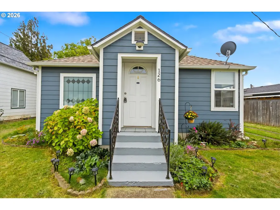 126 SW Harrison St, Sheridan, OR 97378 - #2
