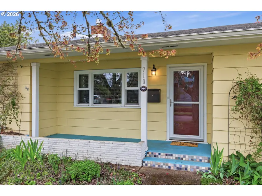 710 S 1st St, Cottage Grove, OR 97424 - #2