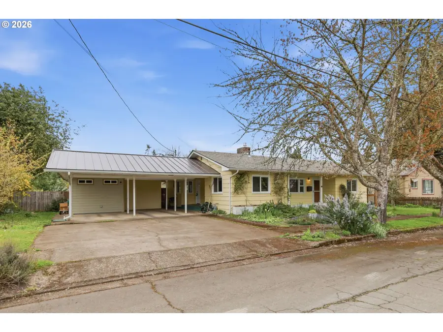 710 S 1st St, Cottage Grove, OR 97424 - #3