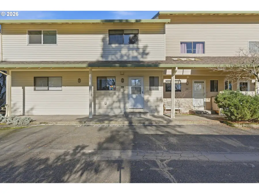 627 N Hayden Bay Dr, Portland, OR 97217 - Image #2