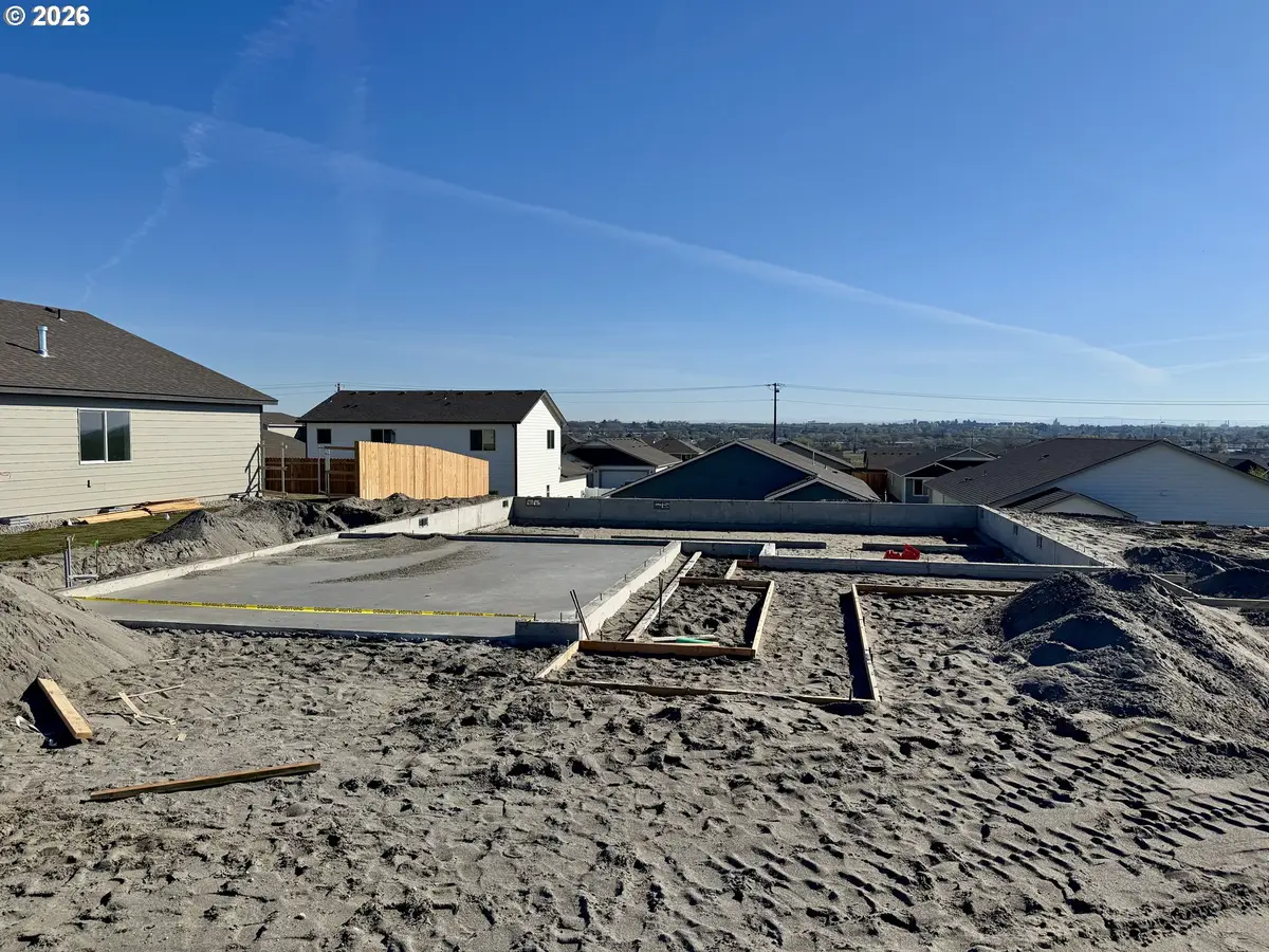 872 E Kinsley Ave, Hermiston, OR 97838 - #1