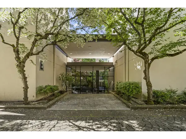 1535 SW Clay St #239, Portland, OR 97201