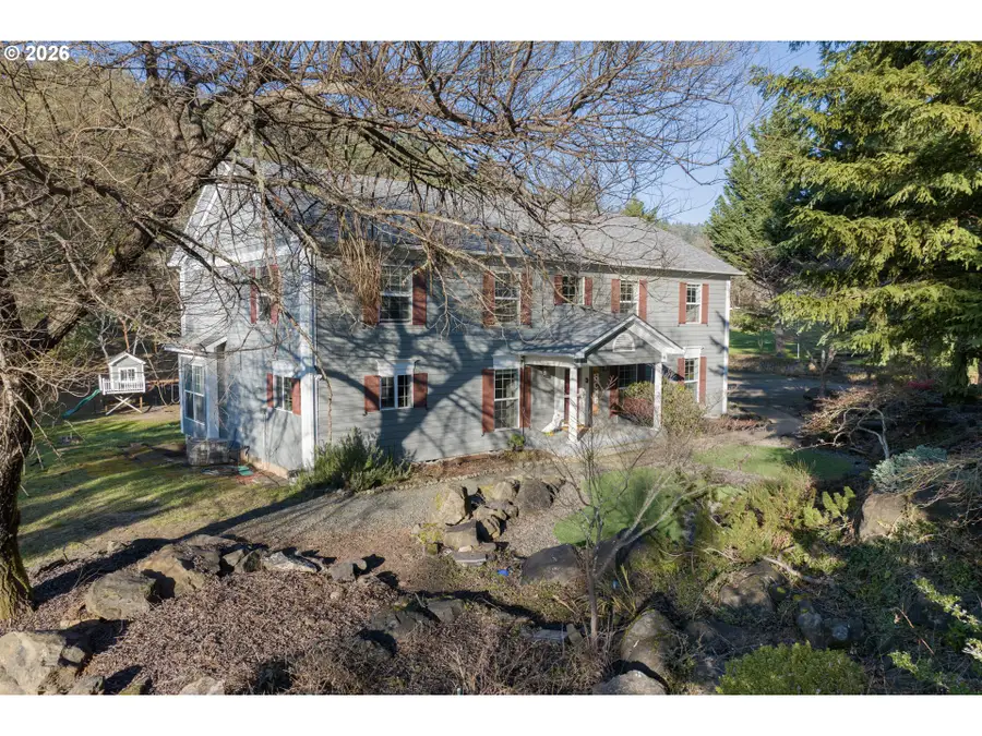 1040 Arcadia Dr, Roseburg, OR 97471 - Image #2