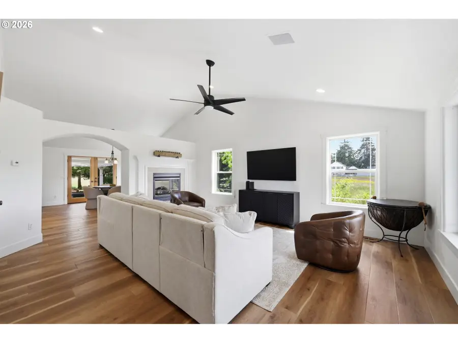 74 Sunday Dr, Creswell, OR 97426 - #3
