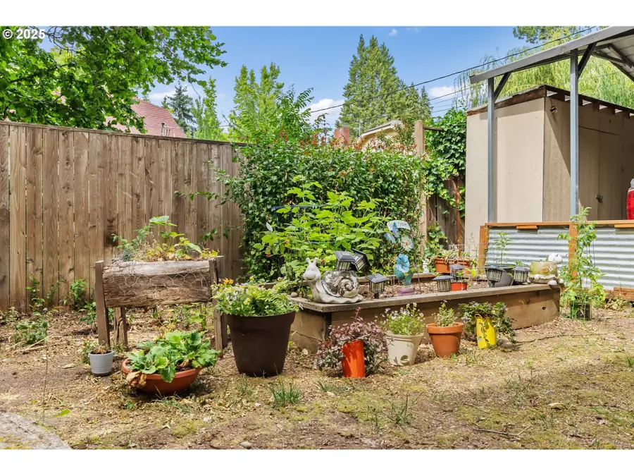 1147 W 11th Aly, Eugene, OR 97402 - #3