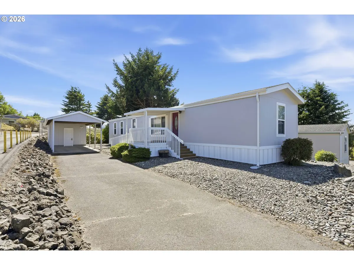 1240 Embarcadero Cir, Coos Bay, OR 97420 - #1