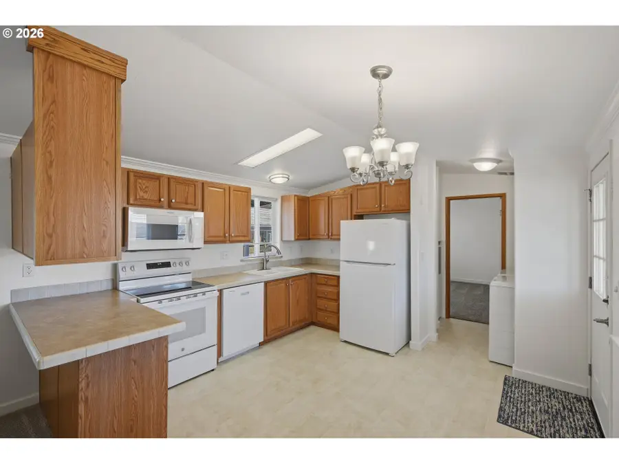 1240 Embarcadero Cir, Coos Bay, OR 97420 - #3
