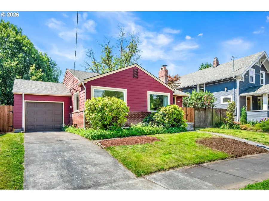 2034 NE Junior St, Portland, OR 97211 - #2