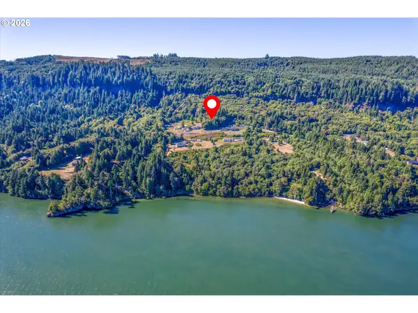 1669 E State Route 4, Cathlamet, WA 98612
