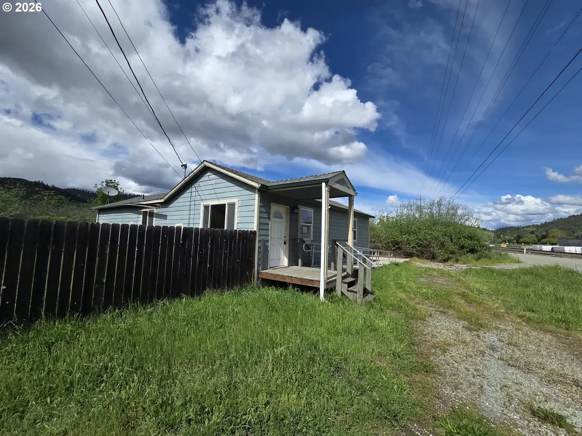 340 E 6th Ave, Riddle, OR 97469 - #1