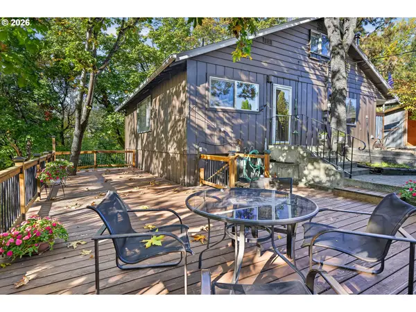 585 Carroll Rd, Mosier, OR 97040