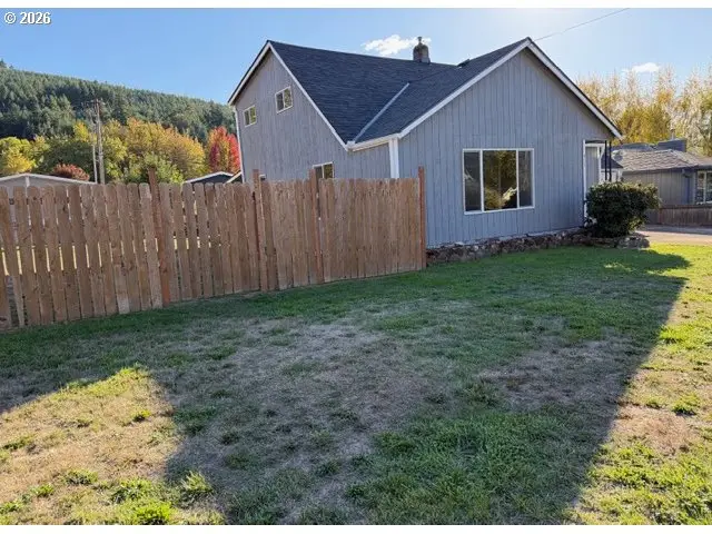 415 Moreland Ave, Drain, OR 97435 - #3