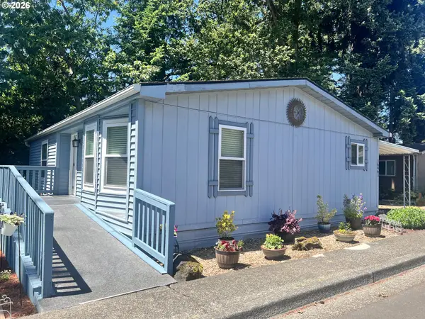 16461 SE Hearthwood Dr #52, Clackamas, OR 97015
