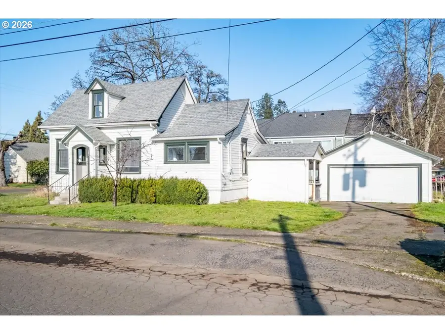 109 E Isabella St, Lebanon, OR 97355 - #2