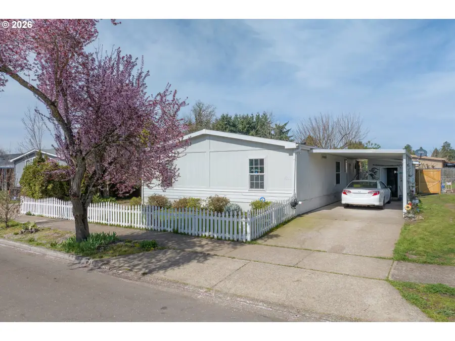 538 Lochaven Ave, Springfield, OR 97477 - #2