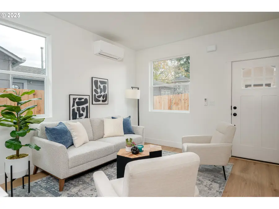 12096 SE Market St, Portland, OR 97216 - Image #2