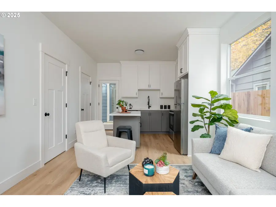 12096 SE Market St, Portland, OR 97216 - Image #3