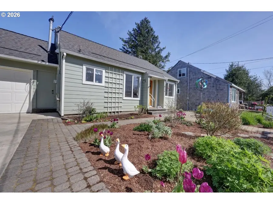 830 17th Ave, Seaside, OR 97138 - #2