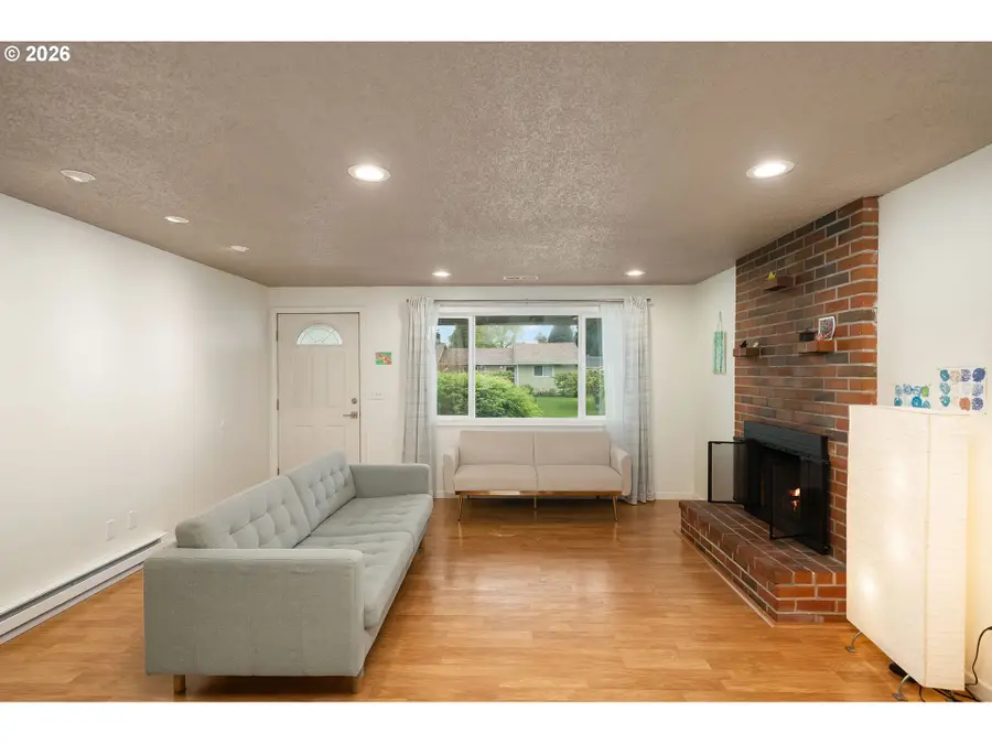 1927 NE Thomas St, Hillsboro, OR 97124 - #3