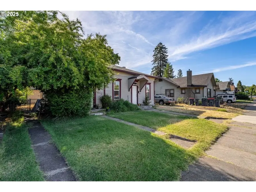214 N Peach St, Medford, OR 97501 - Image #2