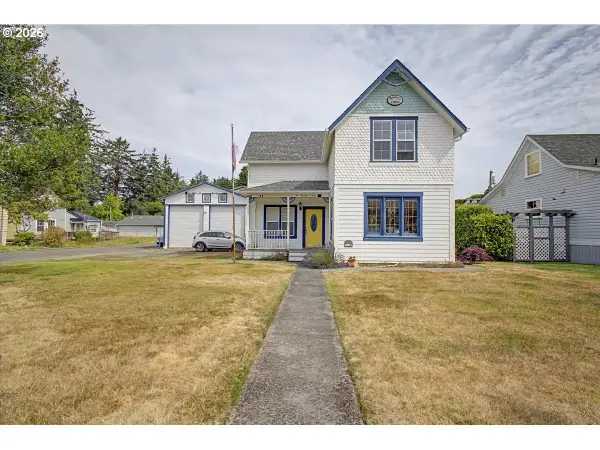 304 Spruce St, Ilwaco, WA 98624