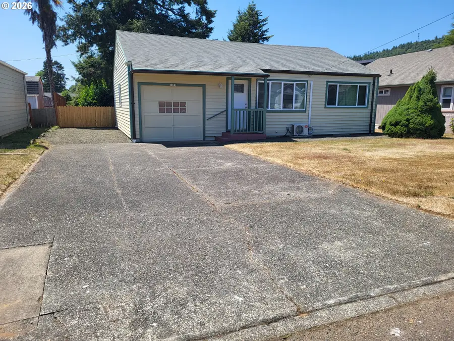 1023 N Knott St, Coquille, OR 97423 - #2