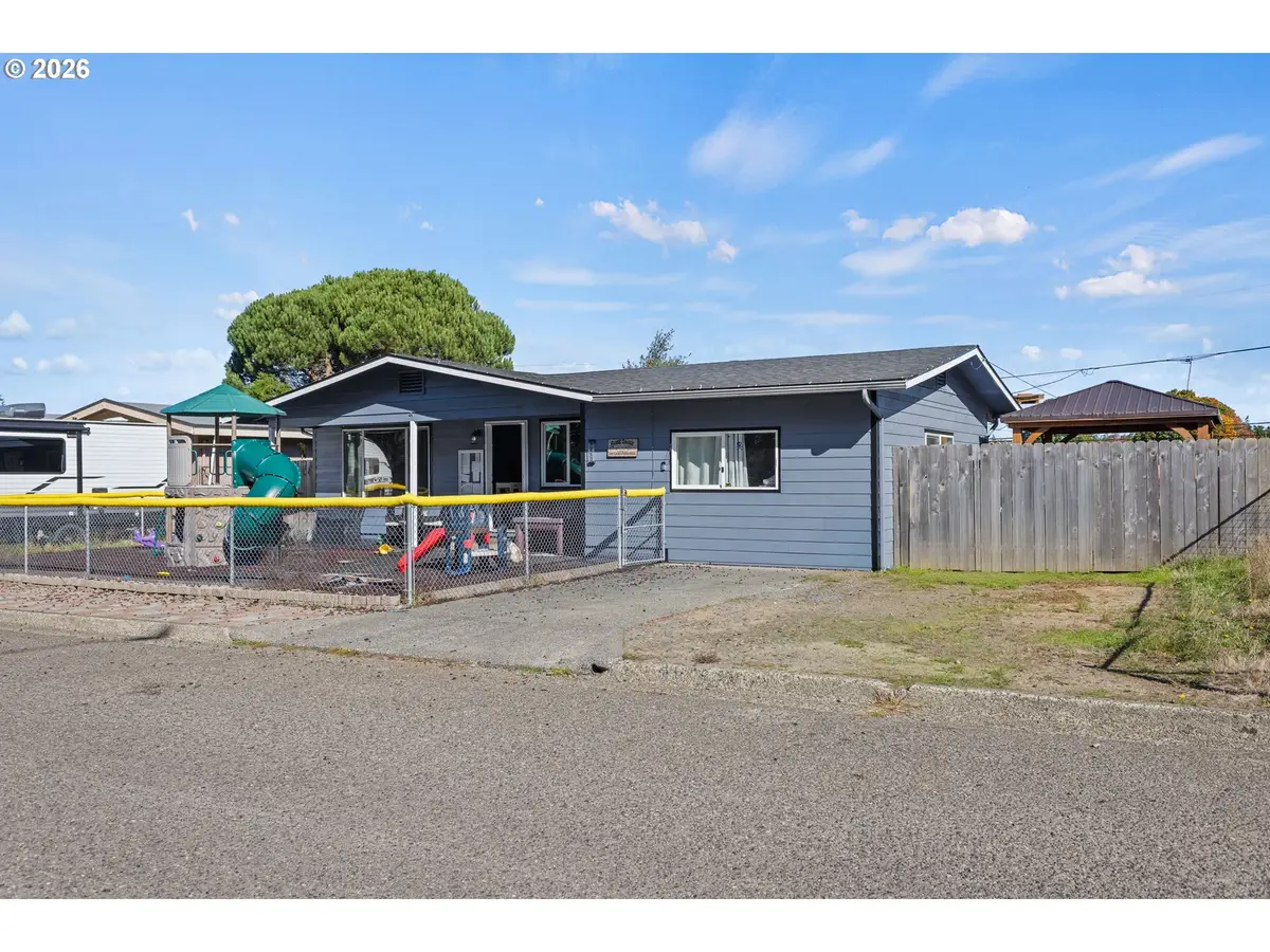 1617 Arthur St, North Bend, OR 97459 - #1
