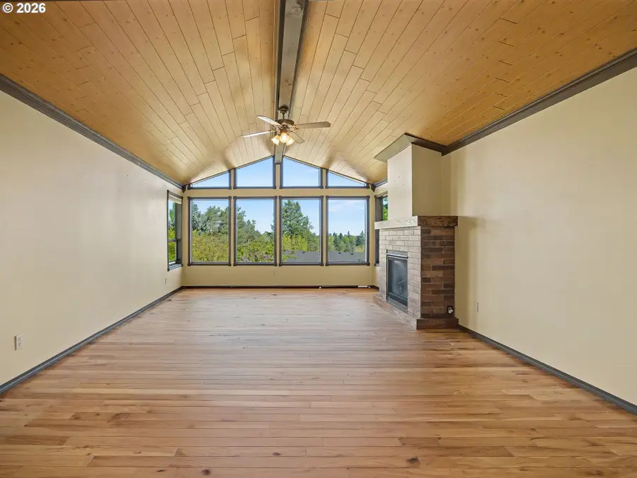 407 SW 7th St, Gresham, OR 97080 - #3