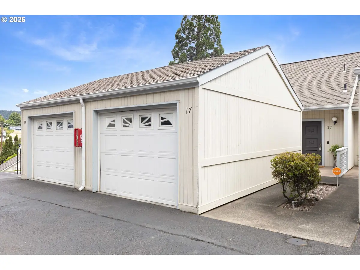 17 NW Mountain View Dr, Roseburg, OR 97471 - #1