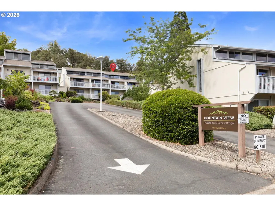 17 NW Mountain View Dr, Roseburg, OR 97471 - #3