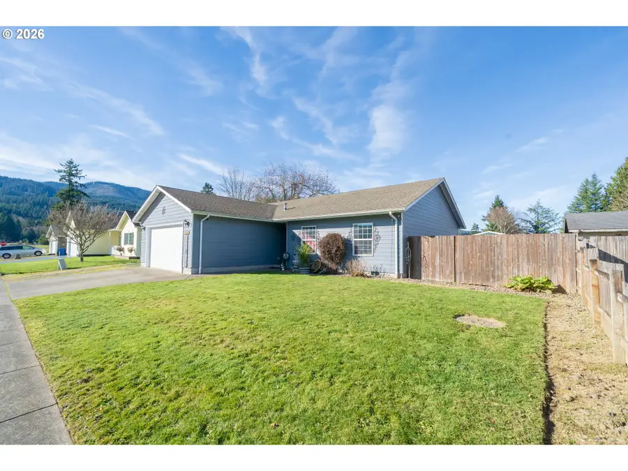 1137 SE 2nd Ave, Mill City, OR 97360 - #2