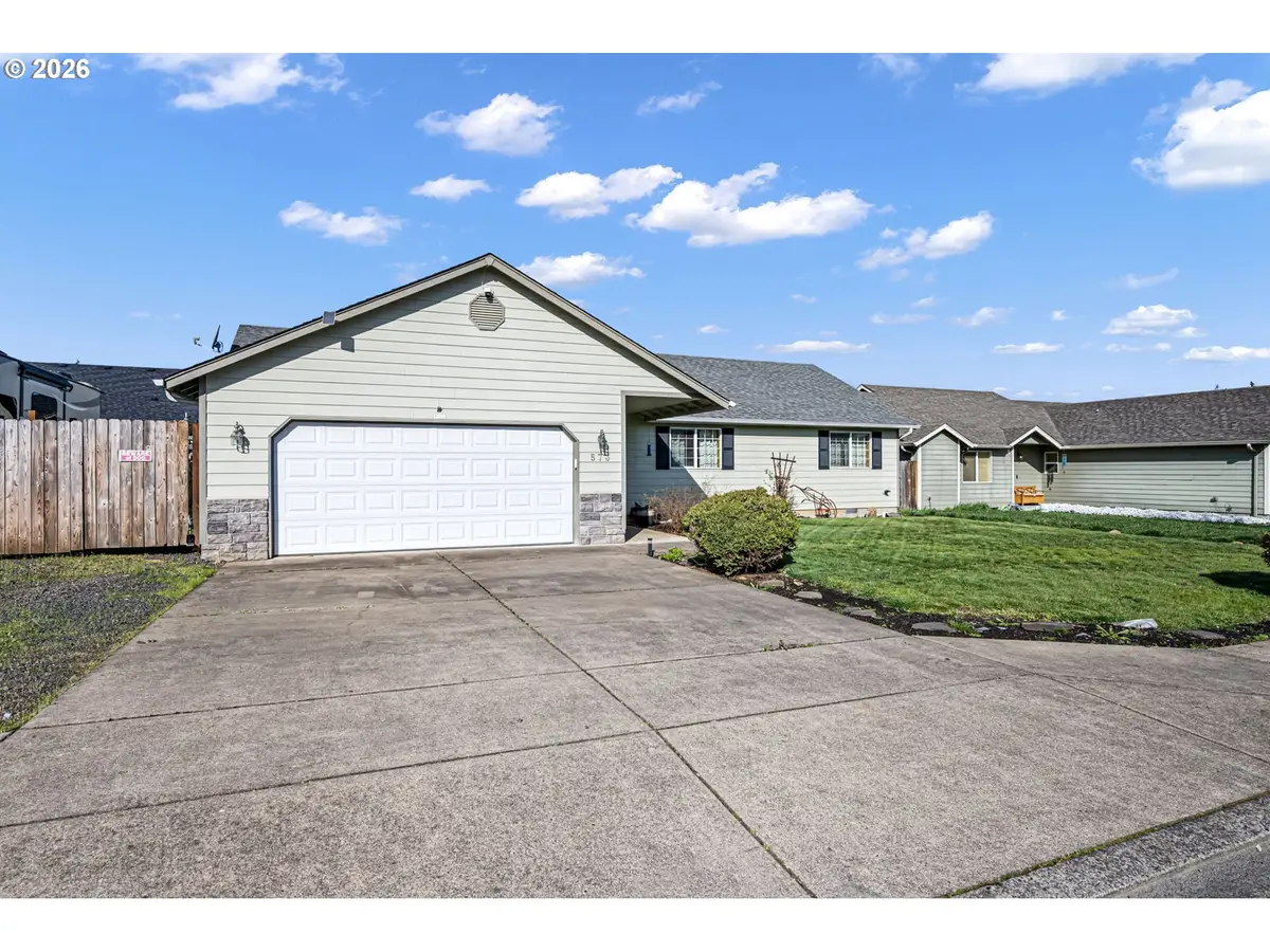 573 Creswood Dr, Creswell, OR 97426 - #1