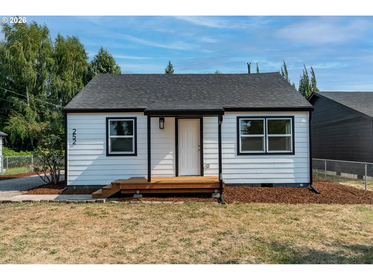 252 Douglas St, Longview, WA 98632 - #1
