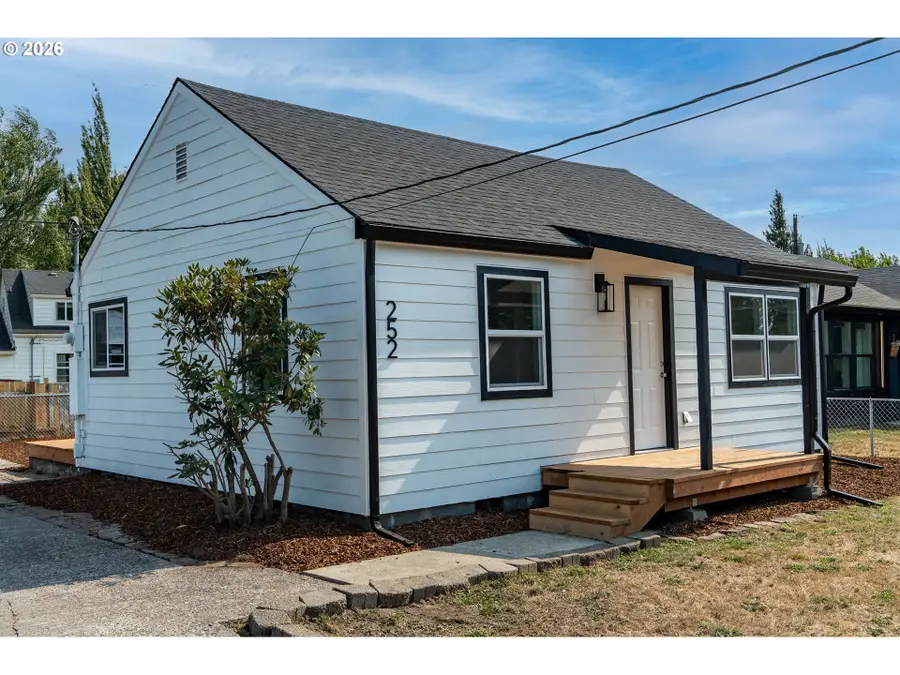 252 Douglas St, Longview, WA 98632 - #3