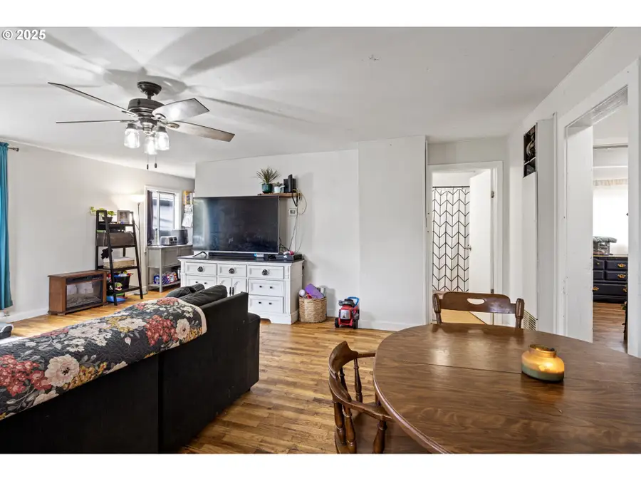 350 SE Park St, Winston, OR 97496 - Image #3