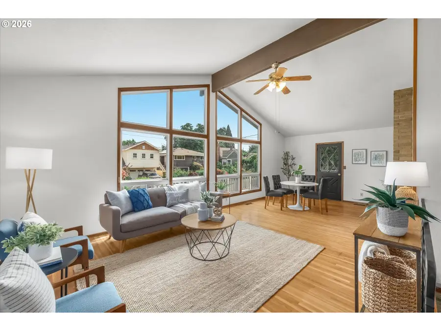 7647 SE Hawthorne Blvd, Portland, OR 97215 - #3