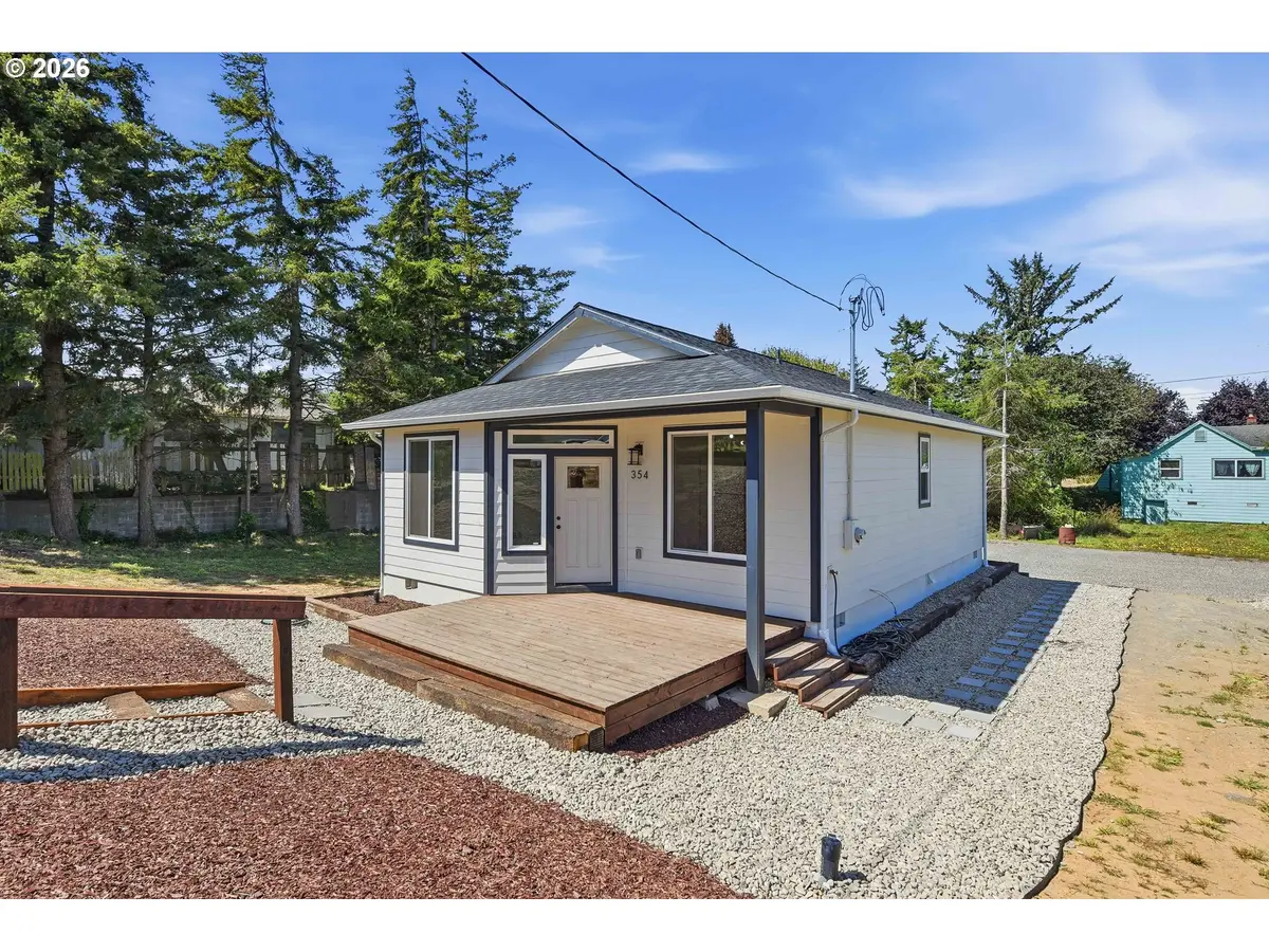 354 N Wasson St, Coos Bay, OR 97420 - #1