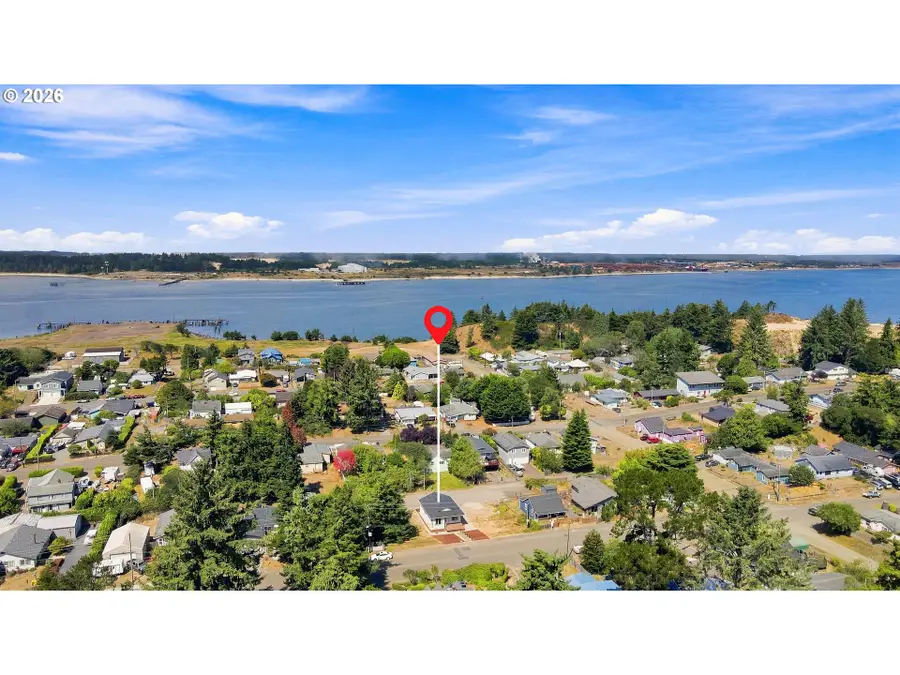 354 N Wasson St, Coos Bay, OR 97420 - #2