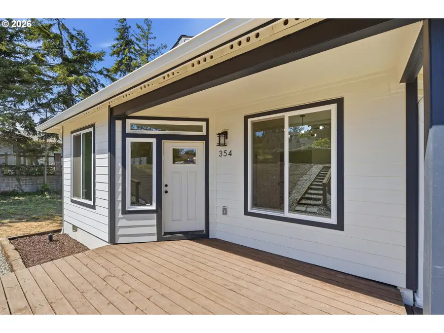354 N Wasson St, Coos Bay, OR 97420 - #3