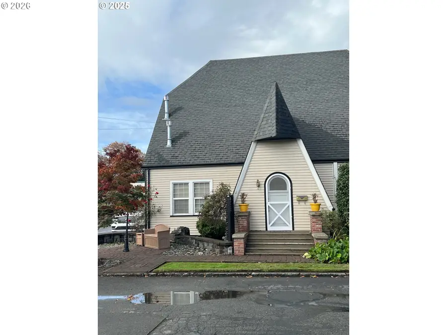 201 N Birch St, Coquille, OR 97423 - #2