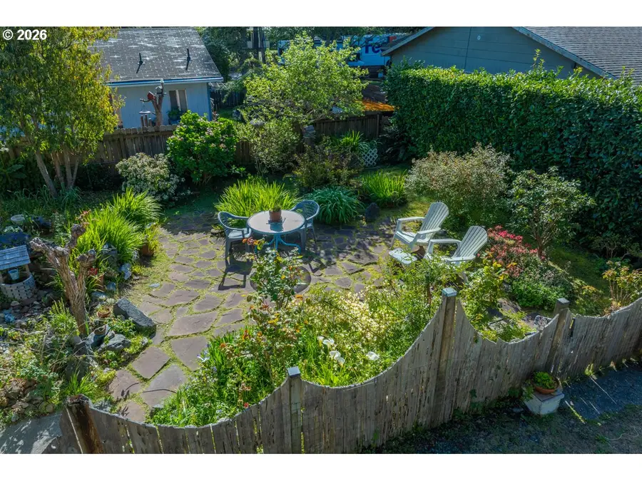 498 Lexington Ave Ne, Bandon, OR 97411 - #2