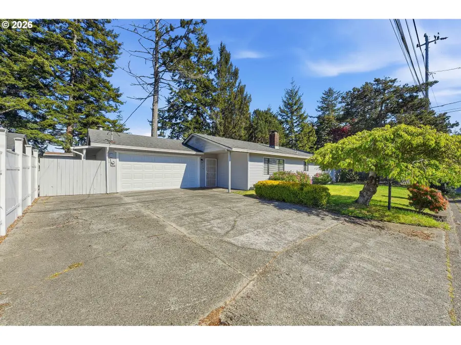 3793 Fir St, North Bend, OR 97459 - #3