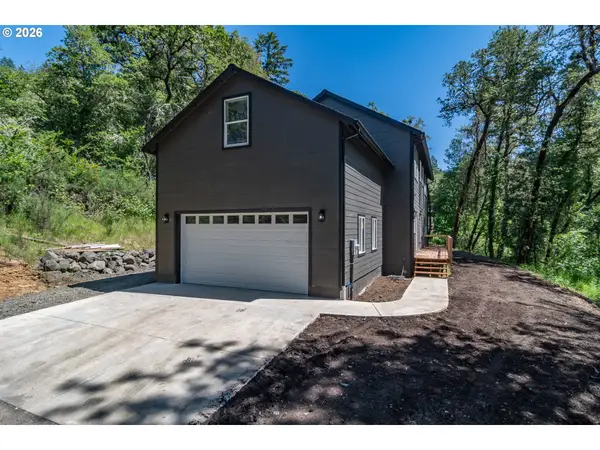 492 Terrace Dr, Glide, OR 97443
